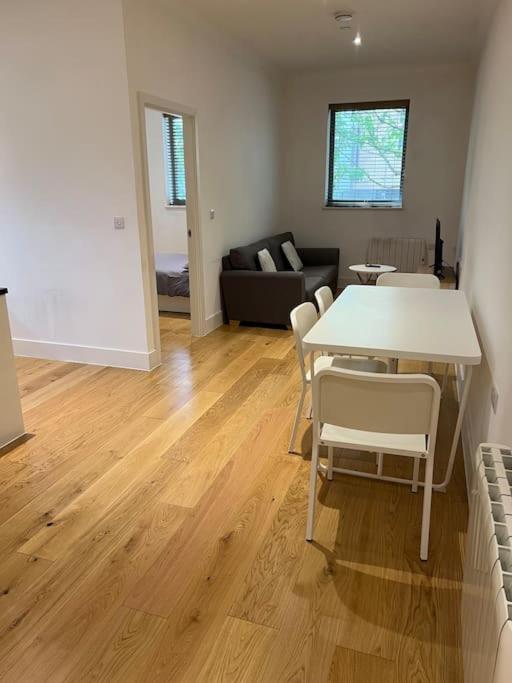 Cozy Modern Apartment In Croydon Central Kültér fotó